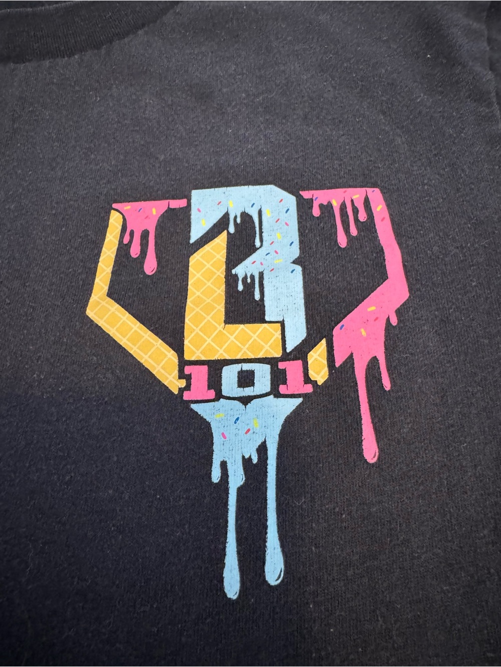 Baseball lifestyle Kids Black Graphic Tee with Colorful Drip Logo SZ YM - Picture 2 of 5